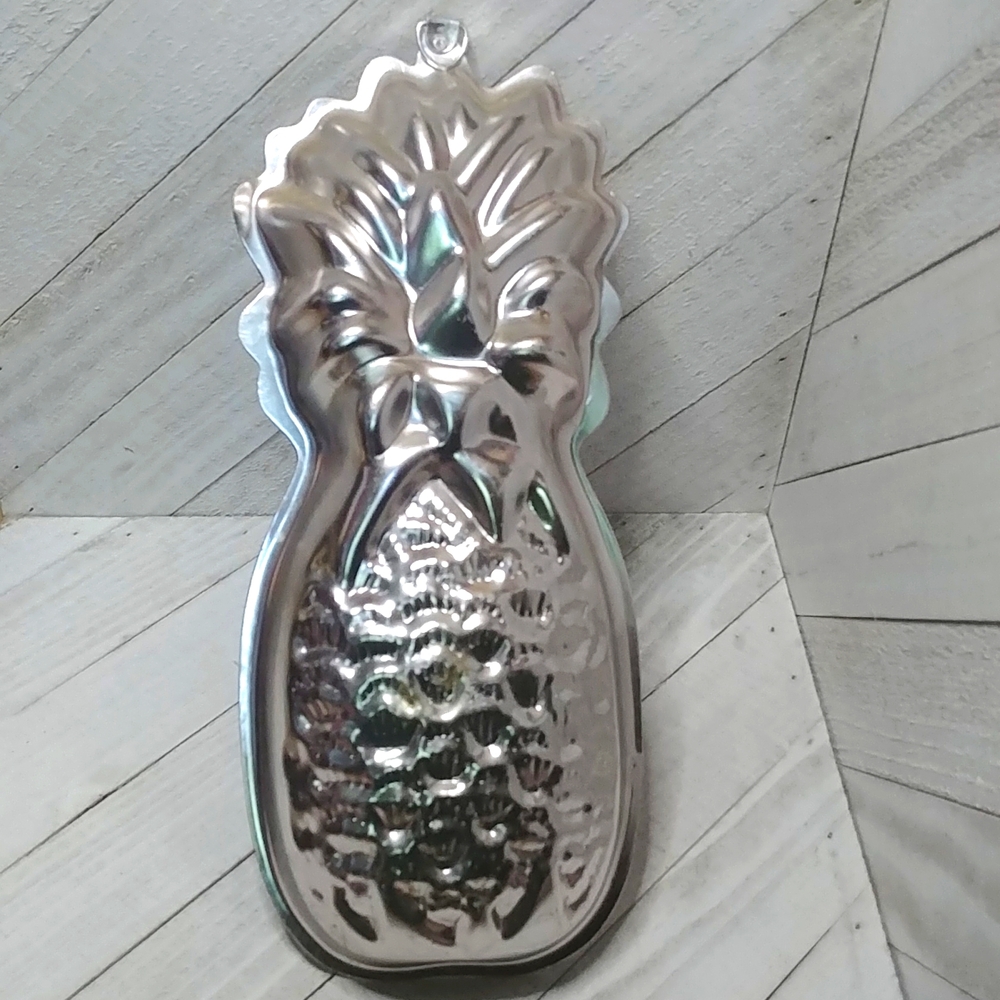 Vintage Pineapple Mold or Decor In Silver Tin